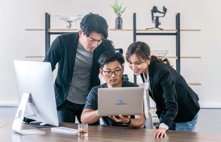 Ilustrasi belajar coding untuk pemula